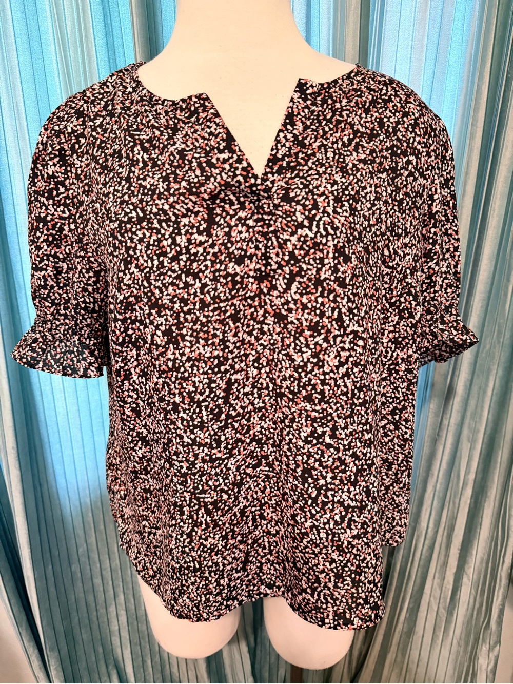 Men's Black Short-Sleeve Shirt with Pink Speckle Print